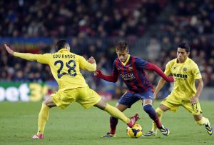 neymar-getting-past-two-villarreal-defenders